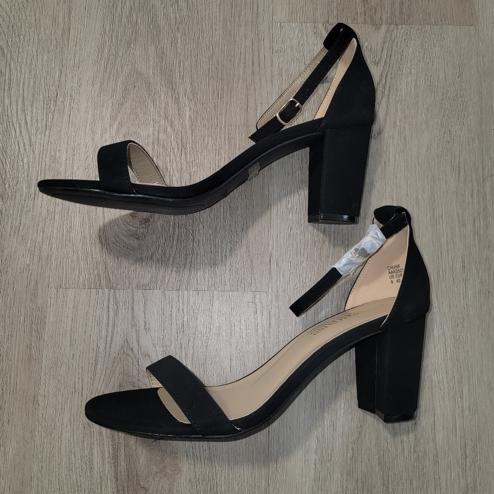 Dream Pairs | Women's Black Chunky Heels - Picture 3 of 5